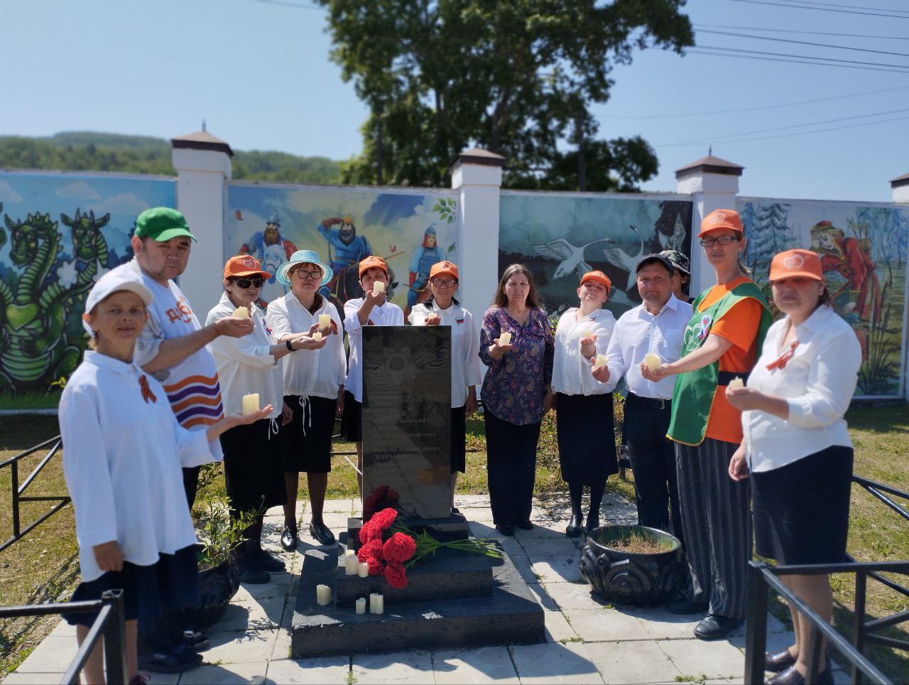 Горит свеча, душа рыдает, о всех погибших в войнах вспоминает........