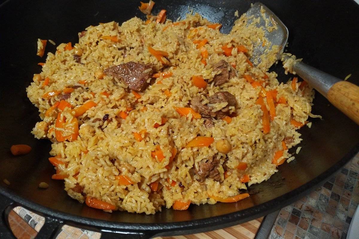 Был проведен мастер-класс по приготовлению плова.