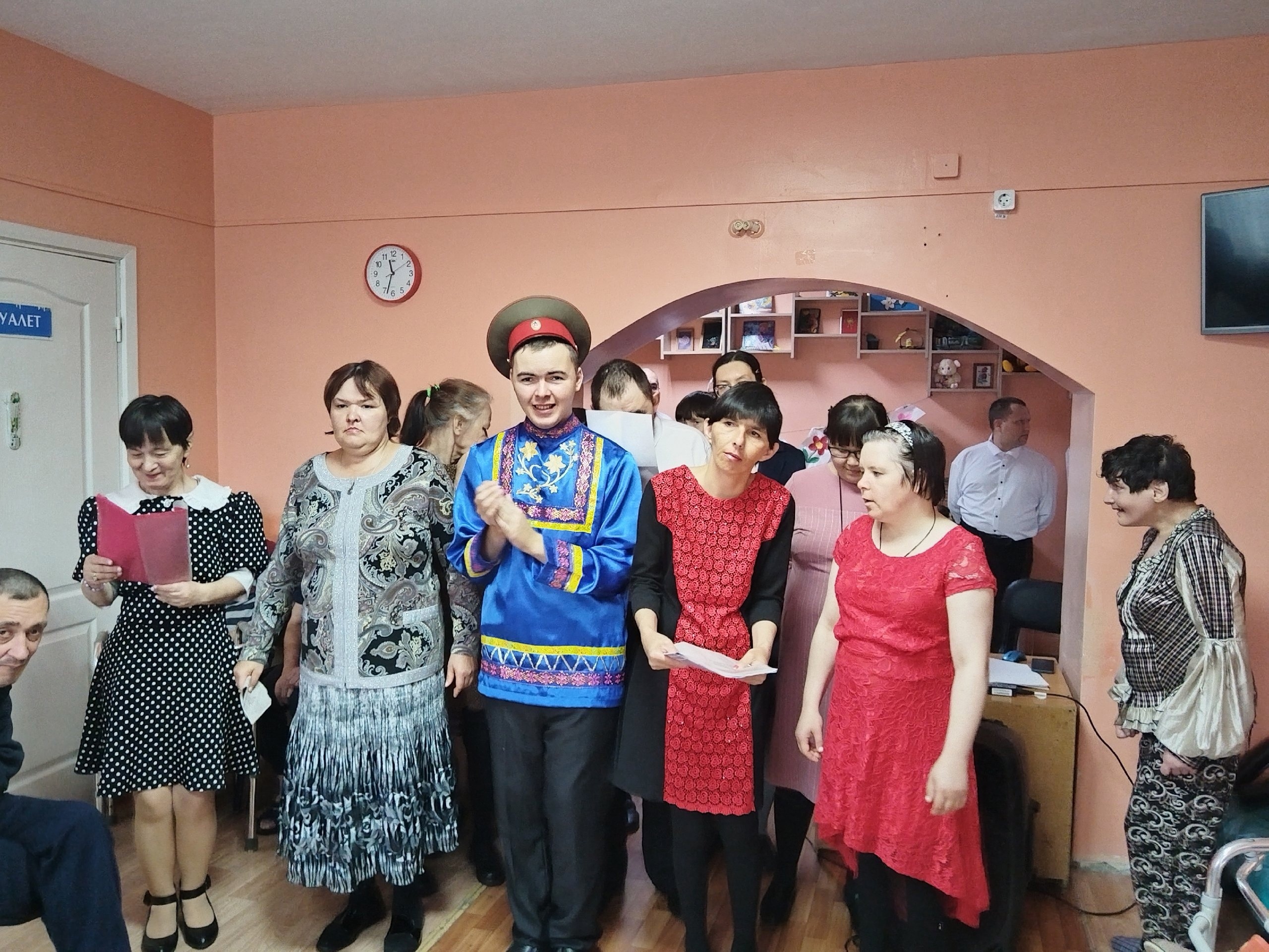 Как здорово ,что волонтеры Бабушкинского дома интерната очередной раз устроили концерт для отделения интенсивного ухода.